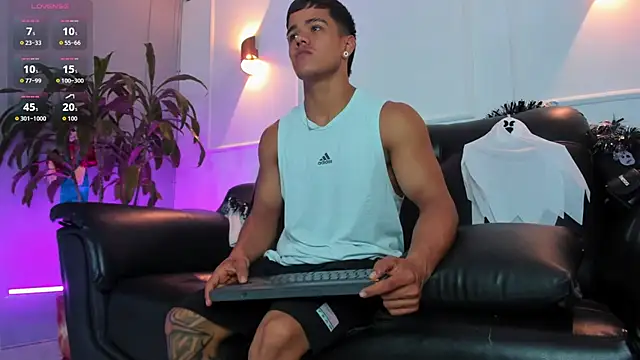 Rob saenz  online show from 10/31/25, 01:45