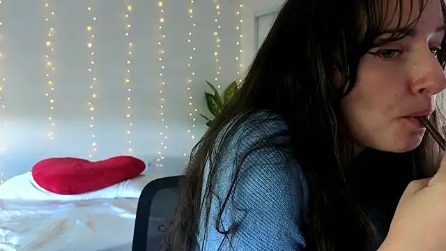 Snapshot of Sapphir3xoxo chatting on 11/17/25, 06:46 Sapphir3xoxo online show from 11/17/25, 06:46