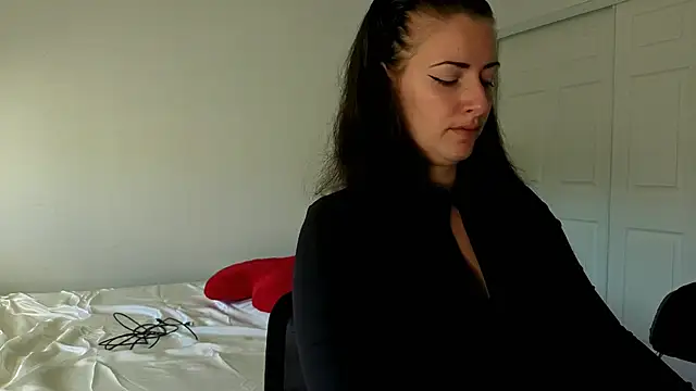 Snapshot of Sapphir3xoxo chatting on 11/19/25, 01:55 Sapphir3xoxo online show from 11/19/25, 01:55