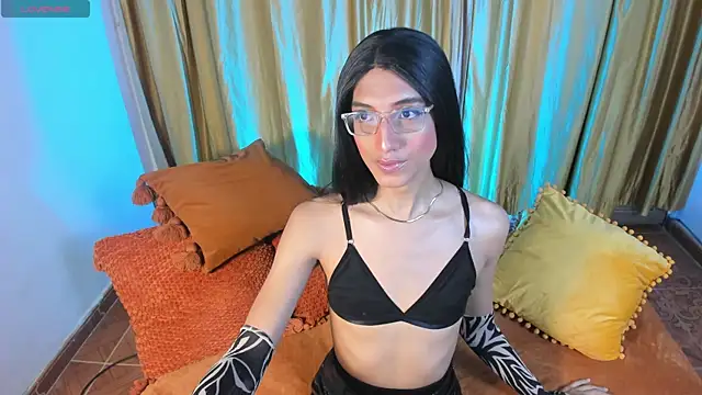 Snapshot of CharlotteLauren chatting on 07/24/26, 04:21 CharlotteLauren online show from 07/24/26, 04:21