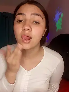 Snapshot of Nahiara_velez chatting on 12/25/24, 10:27 Nahiara velez online show from 12/25/24, 10:27