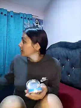 Snapshot of Nahiara_velez chatting on 02/08/25, 11:45 Nahiara velez online show from 02/08/25, 11:45