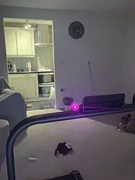 UKSYDNEYFOX online show from 10/21/25, 06:14