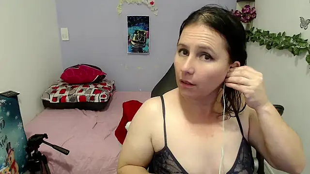 victoria jones online show from 12/18/24, 07:52