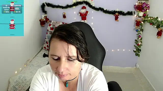 victoria jones online show from 12/24/24, 04:40
