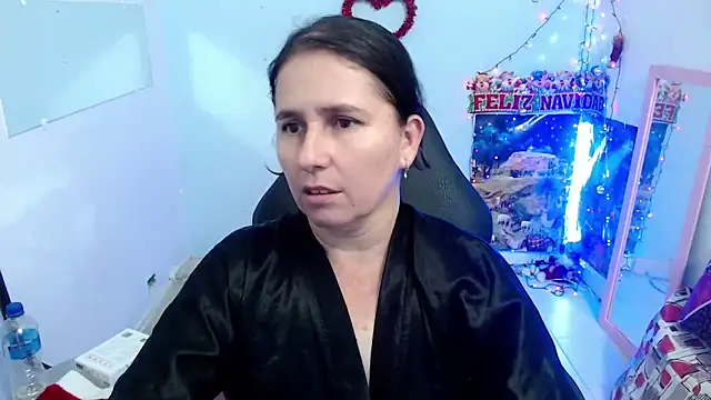 Snapshot of victoria_jones chatting on 12/16/25, 05:51 victoria jones online show from 12/16/25, 05:51