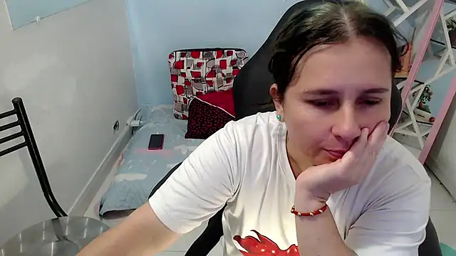 Snapshot of victoria_jones chatting on 01/15/26, 04:33 victoria jones online show from 01/15/26, 04:33