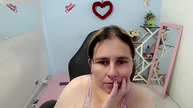 Snapshot of victoria_jones chatting on 03/12/26, 12:11 victoria jones online show from 03/12/26, 12:11