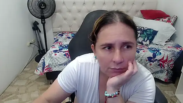 Snapshot of victoria_jones chatting on 03/31/26, 02:06 victoria jones online show from 03/31/26, 02:06