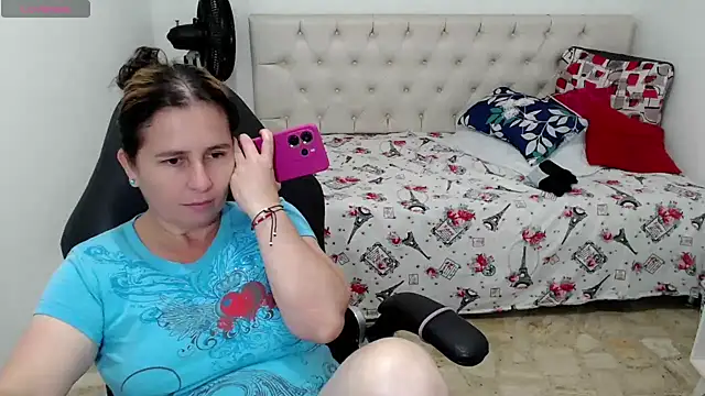 Snapshot of victoria_jones chatting on 04/08/26, 02:06 victoria jones online show from 04/08/26, 02:06