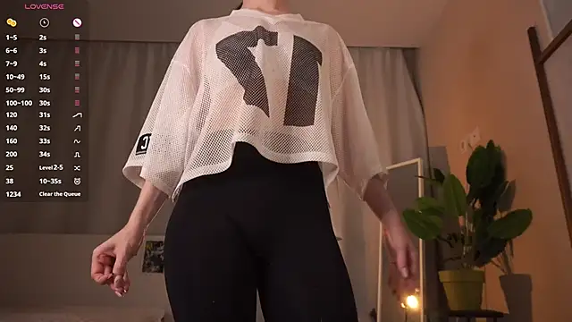 Snapshot of brendacom chatting on 11/19/25, 04:29 brendacom online show from 11/19/25, 04:29