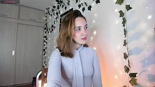 Sarah Castillo  online show from 01/20/25, 12:15
