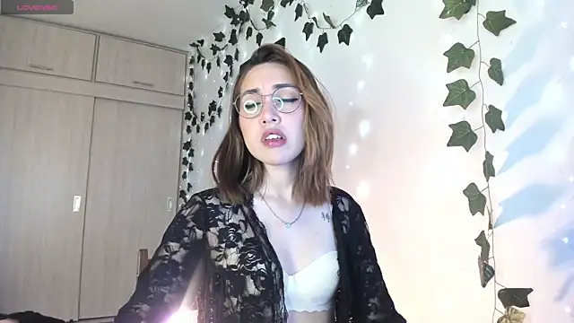 Sarah Castillo  online show from 01/24/25, 12:20