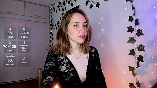 Sarah Castillo  online show from 02/13/25, 02:20