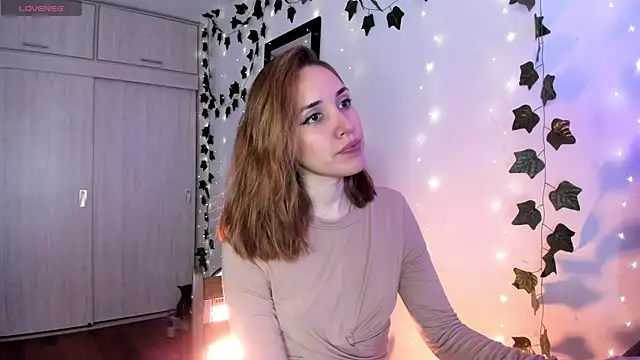 Sarah Castillo  online show from 02/14/25, 03:11