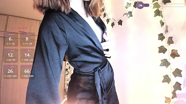 Sarah Castillo  online show from 02/21/25, 06:04