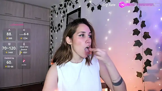 Sarah Castillo  online show from 03/04/25, 04:09