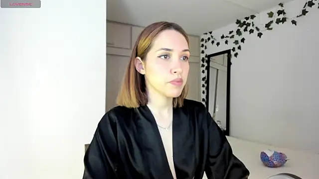 Sarah Castillo  online show from 03/19/25, 03:40
