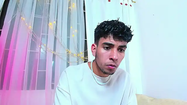 Snapshot of shawn__sanderson1 chatting on 02/28/25, 01:25 shawn sanderson1 online show from 02/28/25, 01:25