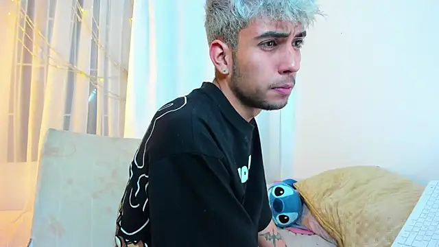 Snapshot of shawn__sanderson1 chatting on 03/17/25, 07:37 shawn sanderson1 online show from 03/17/25, 07:37