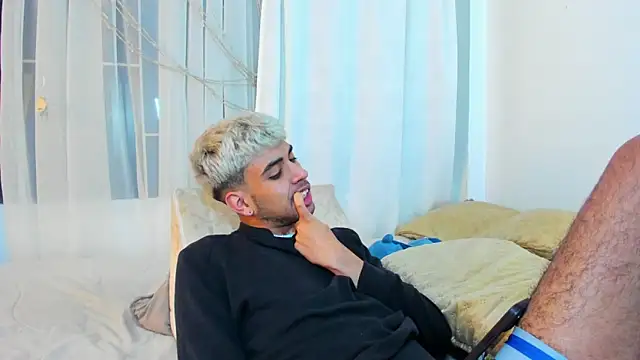 Snapshot of shawn__sanderson1 chatting on 03/22/25, 01:19 shawn sanderson1 online show from 03/22/25, 01:19