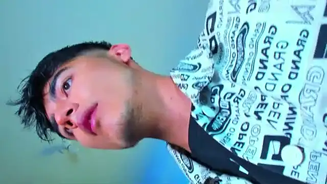 Snapshot of shawn__sanderson1 chatting on 10/19/25, 10:54 shawn sanderson1 online show from 10/19/25, 10:54