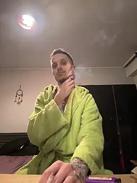 Snapshot of BWC69_69_69 chatting on 12/17/25, 09:32 BWC69 69 69 online show from 12/17/25, 09:32