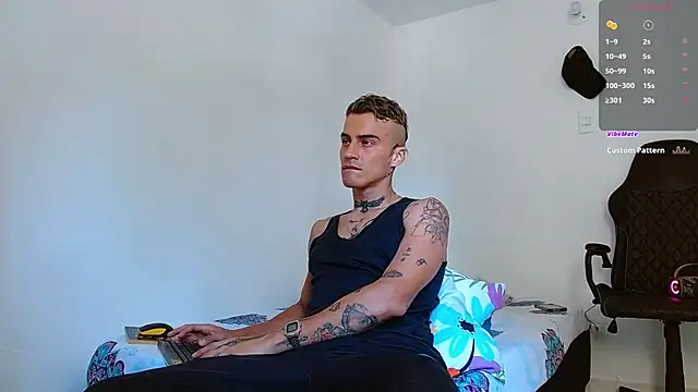 Snapshot of bray_hotboy777 chatting on 09/25/25, 04:32 bray hotboy777 online show from 09/25/25, 04:32