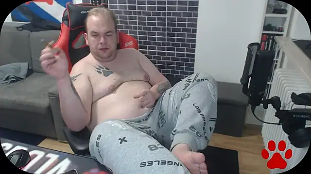 Snapshot of PupW0lfy chatting on 12/06/24, 06:50 PupW0lfy online show from 12/06/24, 06:50