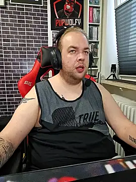 Snapshot of PupW0lfy chatting on 12/16/24, 03:11 PupW0lfy online show from 12/16/24, 03:11