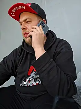 Snapshot of PupW0lfy chatting on 12/18/24, 11:24 PupW0lfy online show from 12/18/24, 11:24