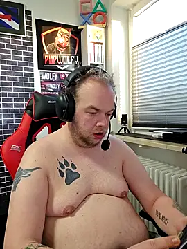 Snapshot of PupW0lfy chatting on 12/26/24, 07:35 PupW0lfy online show from 12/26/24, 07:35