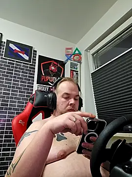 Snapshot of PupW0lfy chatting on 01/05/25, 08:21 PupW0lfy online show from 01/05/25, 08:21