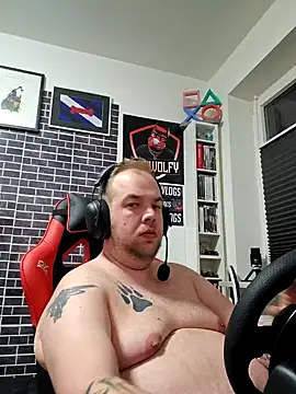 Snapshot of PupW0lfy chatting on 01/06/25, 04:55 PupW0lfy online show from 01/06/25, 04:55