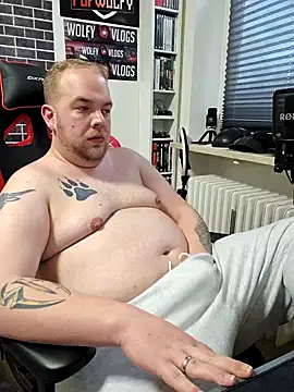 Snapshot of PupW0lfy chatting on 01/07/25, 03:23 PupW0lfy online show from 01/07/25, 03:23