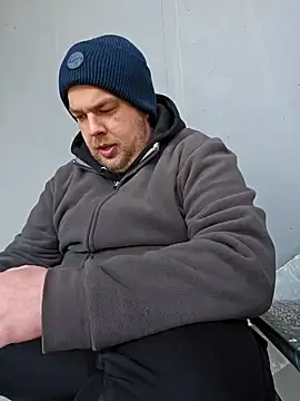 Snapshot of PupW0lfy chatting on 01/10/25, 11:33 PupW0lfy online show from 01/10/25, 11:33