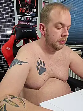 Snapshot of PupW0lfy chatting on 01/20/25, 03:39 PupW0lfy online show from 01/20/25, 03:39