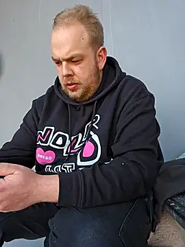 Snapshot of PupW0lfy chatting on 01/21/25, 11:46 PupW0lfy online show from 01/21/25, 11:46