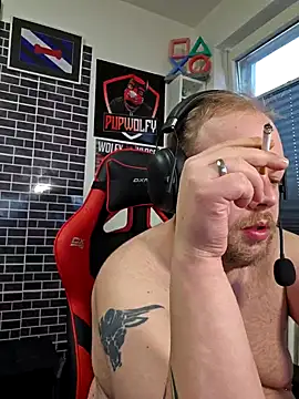 Snapshot of PupW0lfy chatting on 01/21/25, 03:54 PupW0lfy online show from 01/21/25, 03:54