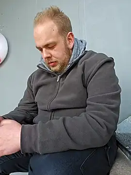 Snapshot of PupW0lfy chatting on 01/22/25, 11:23 PupW0lfy online show from 01/22/25, 11:23