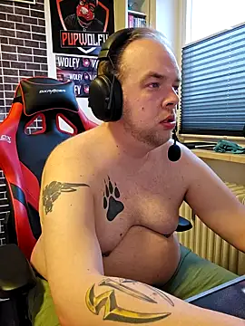 Snapshot of PupW0lfy chatting on 02/23/25, 04:13 PupW0lfy online show from 02/23/25, 04:13