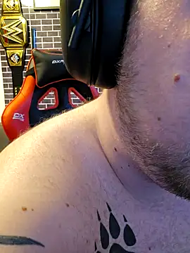 Snapshot of PupW0lfy chatting on 02/27/25, 04:32 PupW0lfy online show from 02/27/25, 04:32