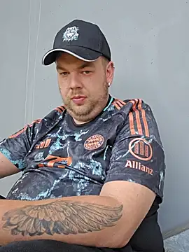 Snapshot of PupW0lfy chatting on 09/15/25, 10:15 PupW0lfy online show from 09/15/25, 10:15