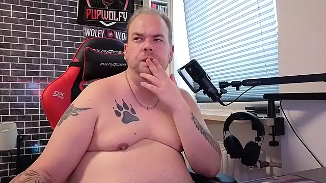 Snapshot of PupW0lfy chatting on 09/22/25, 02:08 PupW0lfy online show from 09/22/25, 02:08