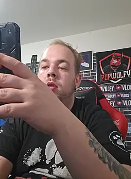 Snapshot of PupW0lfy chatting on 10/10/25, 03:11 PupW0lfy online show from 10/10/25, 03:11