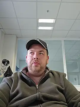 Snapshot of PupW0lfy chatting on 10/14/25, 07:42 PupW0lfy online show from 10/14/25, 07:42