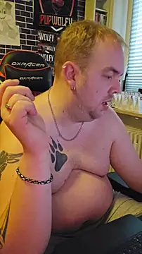 Snapshot of PupW0lfy chatting on 12/17/25, 09:48 PupW0lfy online show from 12/17/25, 09:48