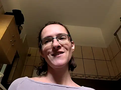 Snapshot of Milky_hairy_mommy chatting on 10/17/25, 10:40 Milky hairy mommy online show from 10/17/25, 10:40