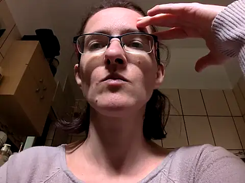 Snapshot of Milky_hairy_mommy chatting on 10/21/25, 08:15 Milky hairy mommy online show from 10/21/25, 08:15