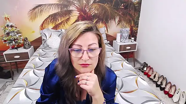 eviajoness online show from 12/12/24, 04:26